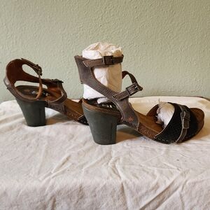 ART, The art company. 2 strap around ankel dark  & light gray, size 37 or 6.5